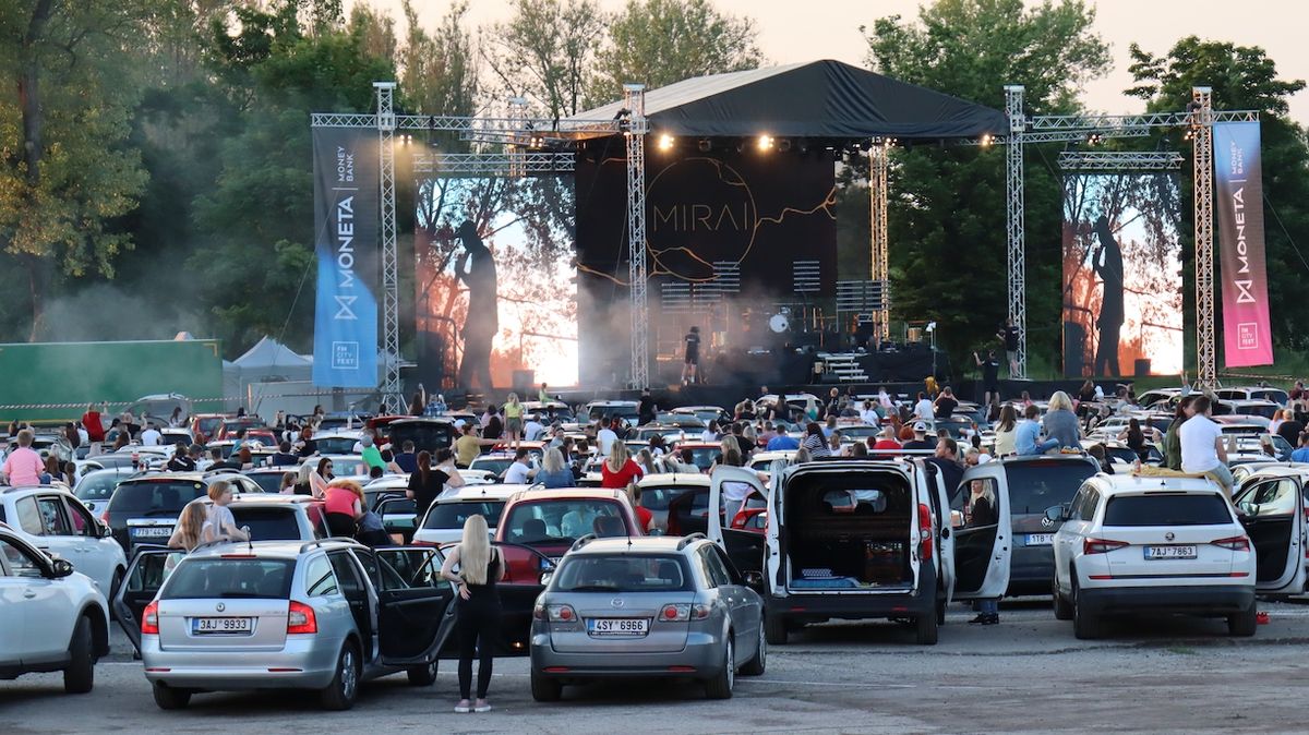 Ostrava zažila po dlouhé době koncert pod širým nebem, Mirai měli narváno
